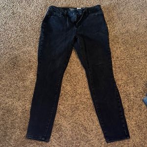 Size 6 High Rise Skinny Jeans